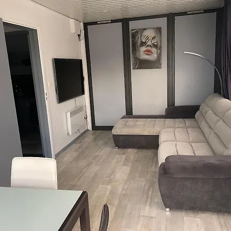 Chaleureuse Annexe Contemporaine 아파트
